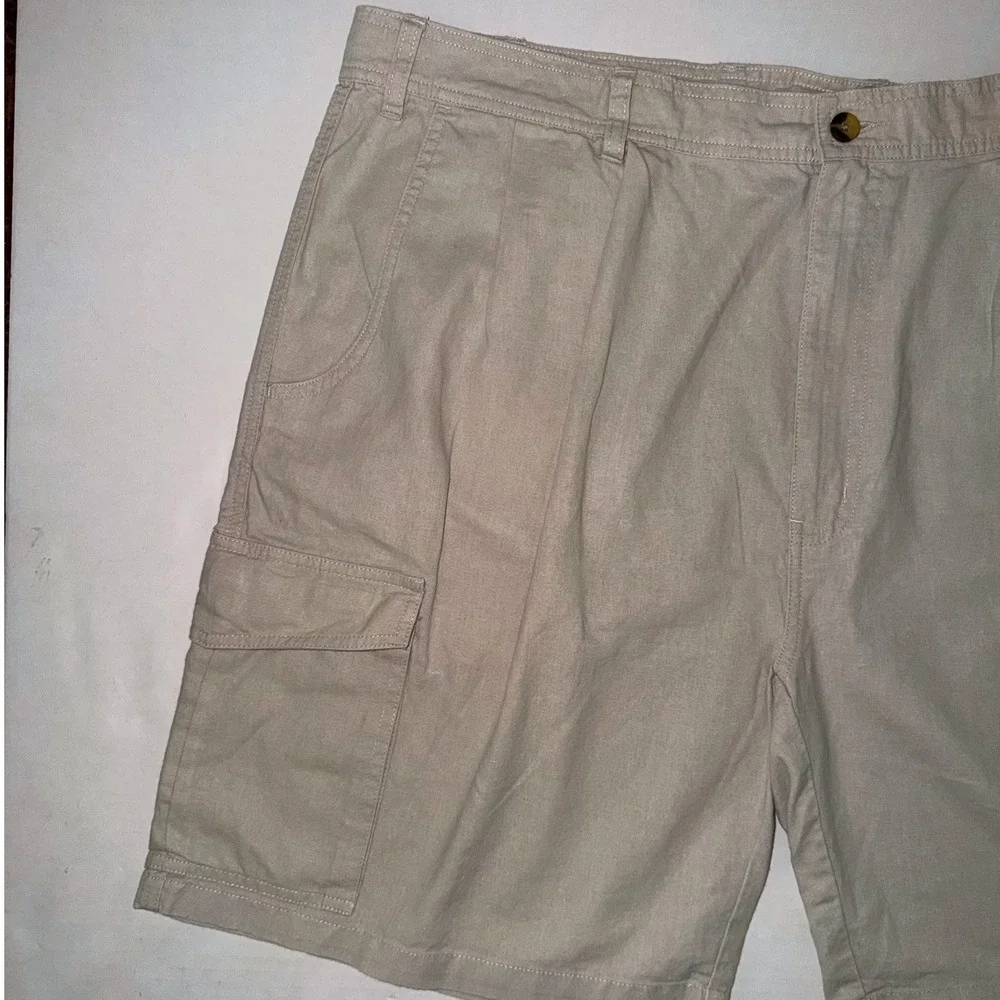 St. John's Bay Cargo Shorts Mens 44 Tan Ramie Cotton Pleated Utility